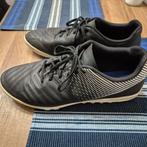 Decathlon 43 voetbalschoenen kunstgrasveld, Maat XS of kleiner, Ophalen of Verzenden, Zo goed als nieuw, Schoenen
