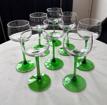 Vintage set 8 groene voet Franse steel wijnglazen alsace beschikbaar voor biedingen