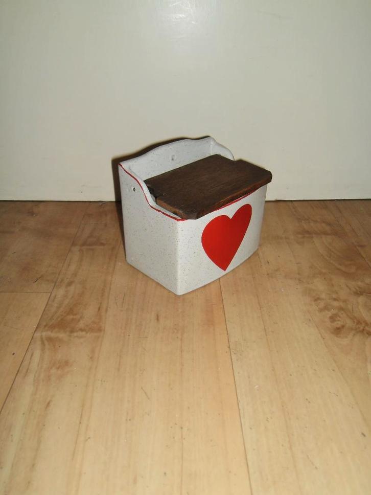 Oude zoutpot met hartjes, vintage,hangend of staand,gaaf, Antiek en Kunst, Antiek | Keukenbenodigdheden, Ophalen of Verzenden