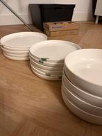 Magnifique Action Servies - Borden, Huis en Inrichting, Keuken | Servies, Ophalen, Zo goed als nieuw, Bord(en), Effen