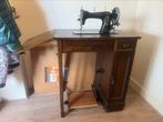 Antieke trap, naaimachine, naaimachinetafel, Antiek en Kunst, Antiek | Naaimachines, Ophalen of Verzenden