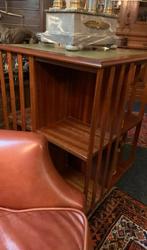 Boekenmolen met groen leren inleg en goud kleurige, Ophalen
