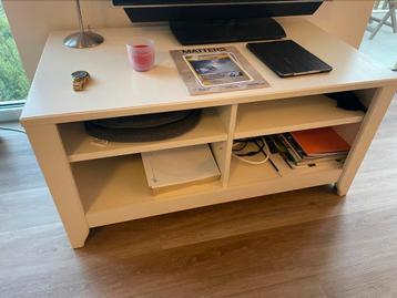 Witte TV kast beschikbaar voor biedingen