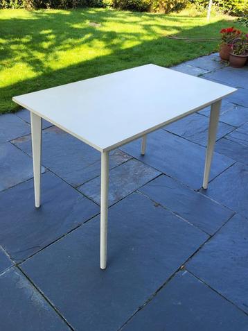 Witte tafel afneembare poten beschikbaar voor biedingen