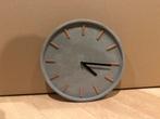 Betonlook Wandklok - Stijlvol en Modern, Ophalen of Verzenden, Zo goed als nieuw, Analoog, Wandklok