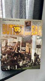 Button in the ear beren boek, Verzamelen, Beren en Cherished Teddies, Ophalen of Verzenden, Overige merken