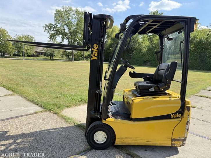 Yale 1500KG triplex 4.6M Freelift Sideshift 1800uur verlicht, Zakelijke goederen, Machines en Bouw | Heftrucks en Intern transport