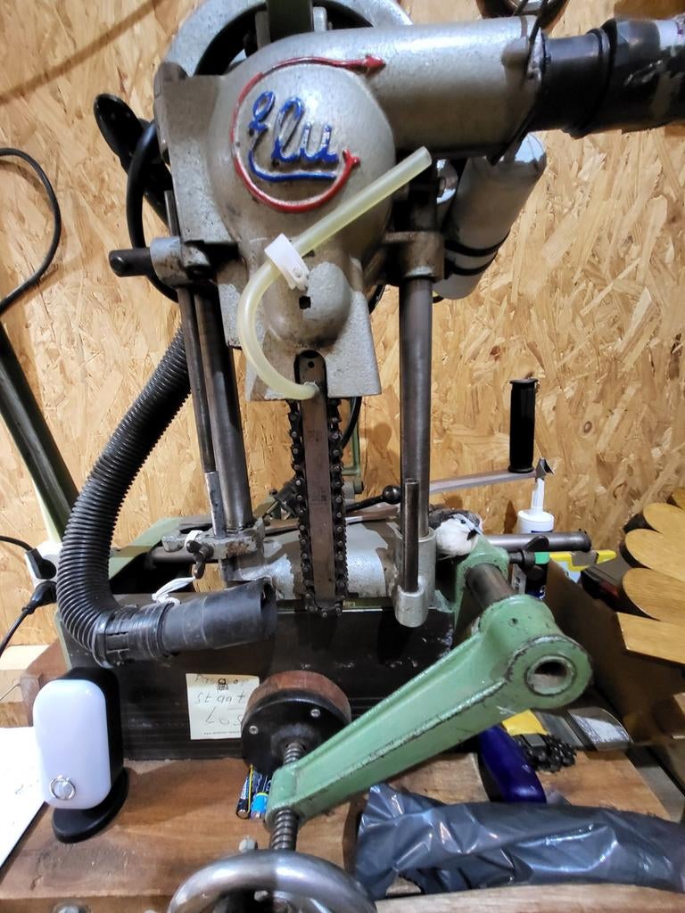 Elu  gatensteek machine 220 volt  ( pen/ gat verbindingen), Doe-het-zelf en Verbouw, Ophalen, Gebruikt