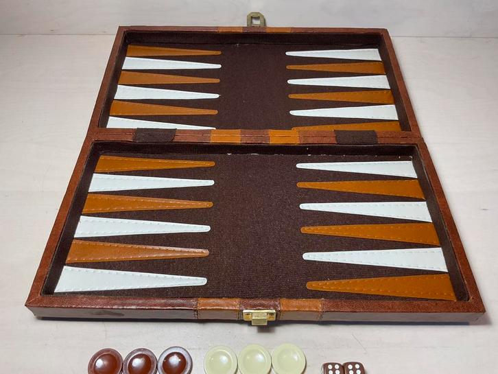 Backgammon in luxe koffer, Hobby en Vrije tijd, Gezelschapsspellen | Bordspellen, Zo goed als nieuw, Ophalen of Verzenden