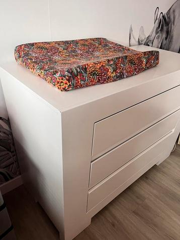 Nette Commode met Soft Close Lades beschikbaar voor biedingen