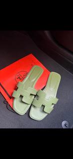Hermes Oran slippers, Ophalen of Verzenden, Zo goed als nieuw