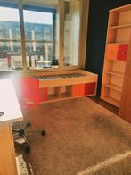 Kindermeubels massief hout: bed, bureau, plank, Ophalen, Zo goed als nieuw, Jongetje of Meisje