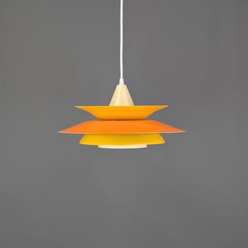 Deense Hanglamp met Oranje en gele Tinten beschikbaar voor biedingen