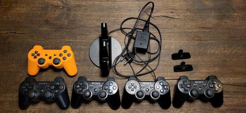 ps3 controllers en ps3 oplaadstation, Spelcomputers en Games, Spelcomputers | Sony PlayStation Consoles | Accessoires, Zo goed als nieuw