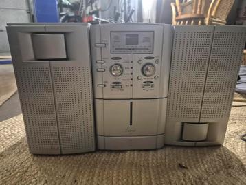 Gratis Xiron stereoset. Cd/tape/radio beschikbaar voor biedingen