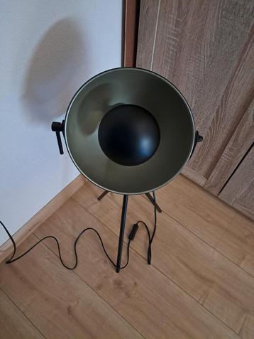 Industriële Lamp - Vloer/Tafel beschikbaar voor biedingen