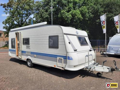 Hobby De Luxe 560 KMF, Caravans en Kamperen, Caravans, tot en met 6, 1250 - 1500 kg, Treinzit, Hobby, Dwars-stapelbed, Lengtebed