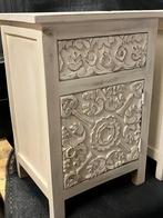 massief houten nachtkastjes – Handgesneden bloemenpatroon, Huis en Inrichting, Tafels | Bijzettafels, Ophalen, Minder dan 45 cm