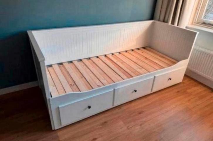 ‏Ikea Hemnes bedbank uitschuifbed slaapbank, Kinderen en Baby's, Kinderkamer | Bedden, Zo goed als nieuw, Ophalen