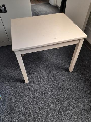Kindertafel - kleuter - spelen beschikbaar voor biedingen