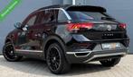 Volkswagen T-Roc 1.5 TSI Sport DSG Pano.dak/Trekhaak/18`/LED, Auto's, Volkswagen, 4 cilinders, Zwart, Bedrijf, 1500 kg