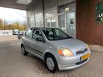 Toyota Yaris 1.0 16V 5DR • AIRCO • NAP • LAGE KMS • APK 4-26, Auto's, Toyota, Voorwielaandrijving, 4 cilinders, 850 kg, 400 kg