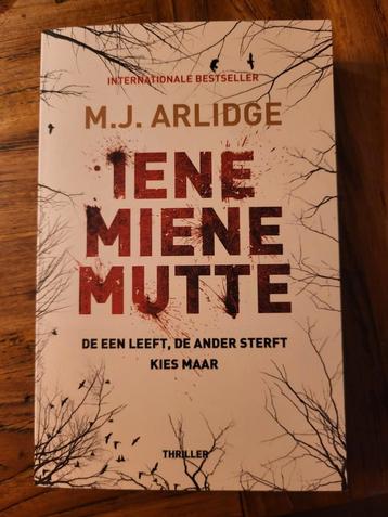 Iene Miene Mutte - M.J. Arlidge Thriller beschikbaar voor biedingen