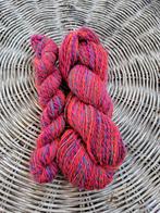 Prachtige strengen hand gesponnen merino wol, 215 meter, Hobby en Vrije tijd, Breien en Haken, Ophalen of Verzenden, Nieuw, Breien of Haken