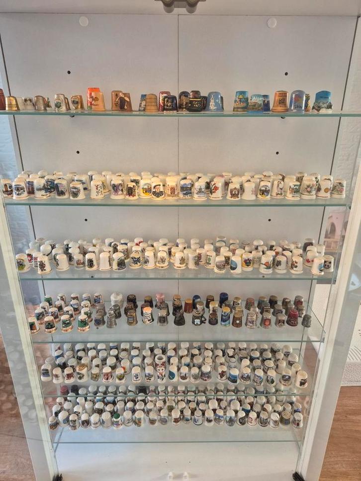 Uitzonderlijke verzameling 'Vingerhoedjes' (+-440), Verzamelen, Vingerhoedjes, Zo goed als nieuw, Ophalen