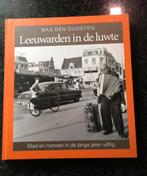 B. den Oudsten - Leeuwarden in de luwte, 20e eeuw of later, Ophalen of Verzenden, Zo goed als nieuw, B. den Oudsten