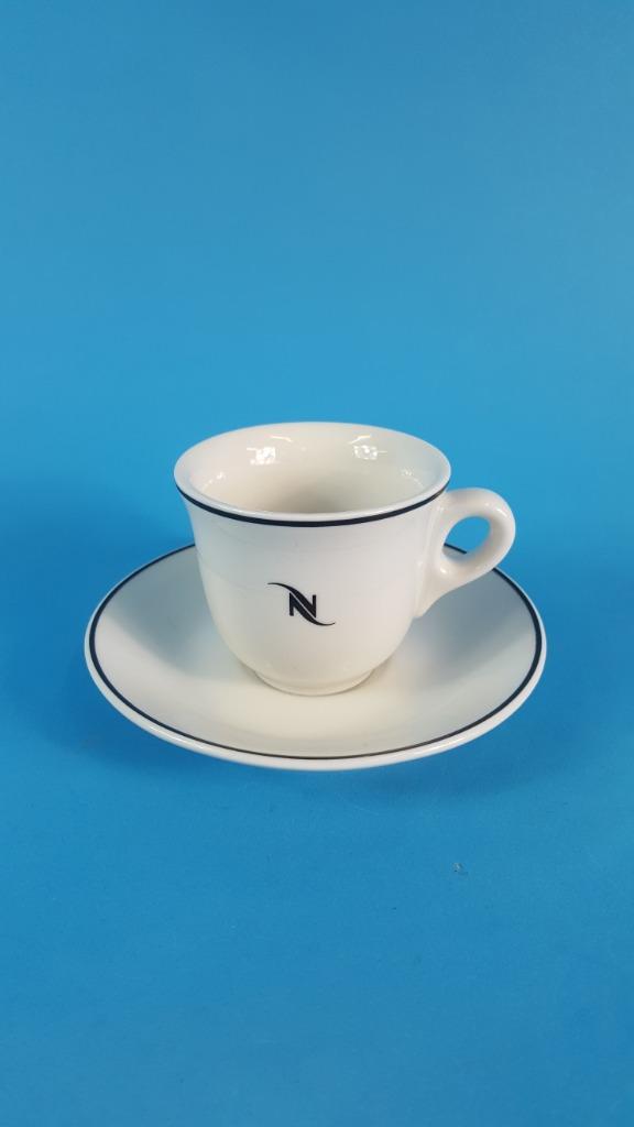 Nespresso kop en schotel, wit, espresso kopje. 5A2 /4, Huis en Inrichting, Keuken | Servies, Gebruikt, Kop(pen) en/of Schotel(s)