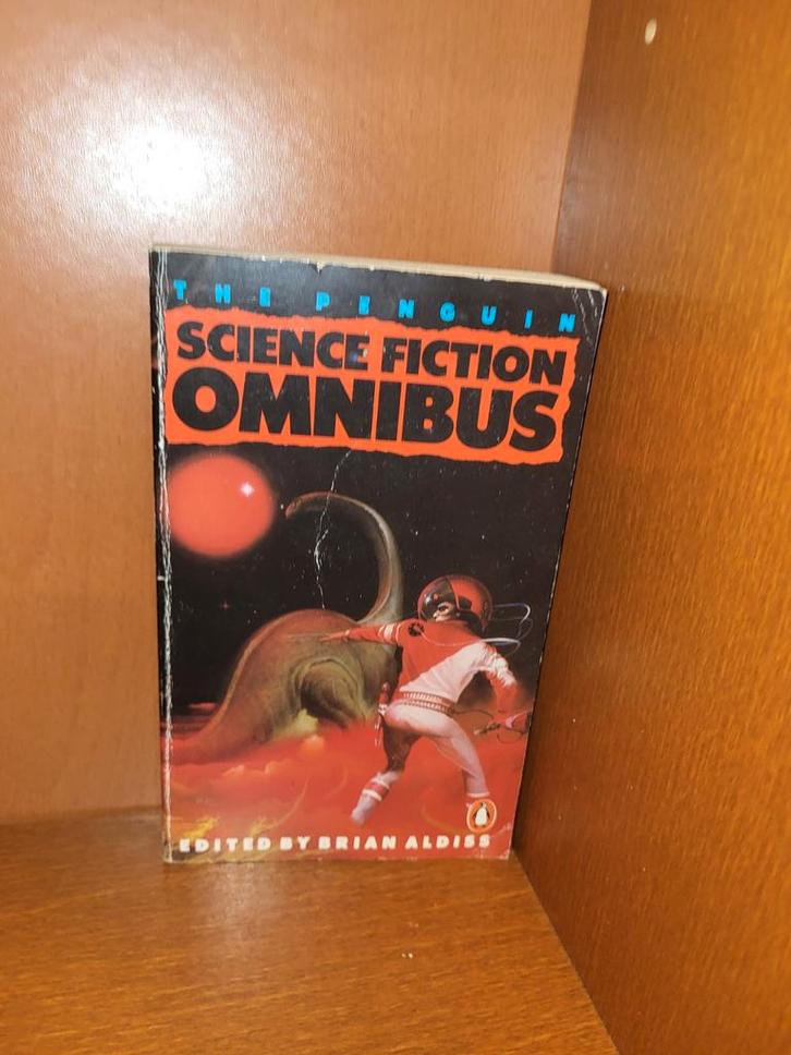 Penguin Science Fiction Omnibus - Brian Aldiss, Boeken, Science fiction, Gelezen, Ophalen of Verzenden