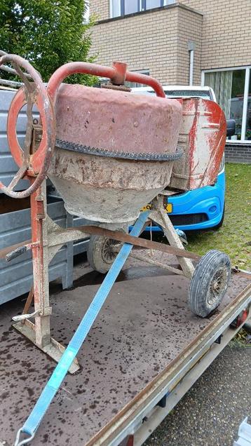 2x gebruikte betonmolen 180l inhoud beschikbaar voor biedingen