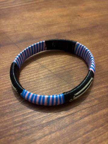 Handgemaakte Armband met Kleurrijk Design beschikbaar voor biedingen