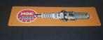 wandbord met ngk spark plugs design.  voor in de garage, Verzamelen, Ophalen of Verzenden, Nieuw, Reclamebord