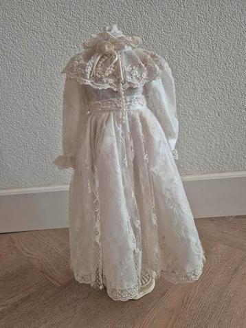 Brocante paspopje decoratief beschikbaar voor biedingen