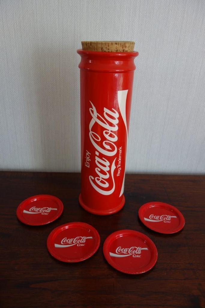 Coca cola spagethie pot met onderzetters, Verzamelen, Merken en Reclamevoorwerpen, Zo goed als nieuw, Gebruiksvoorwerp, Ophalen of Verzenden