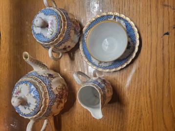 C. Hoyng thee servies beschikbaar voor biedingen