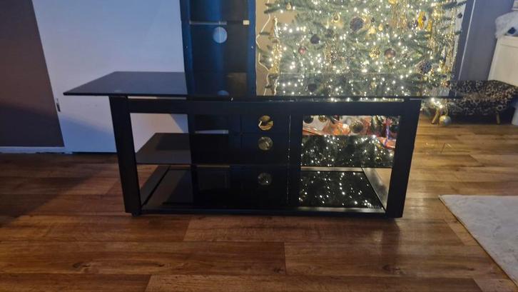 Zwart glazen TV meubel met TV steun - 135x43x50cm, Huis en Inrichting, Kasten | Televisiemeubels, Gebruikt, Minder dan 100 cm