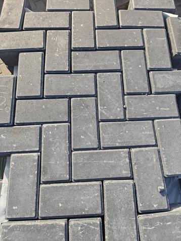 Betonklinkers 10cm Zwart S4 beschikbaar voor biedingen