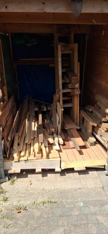 Hout balken latten etc beschikbaar voor biedingen