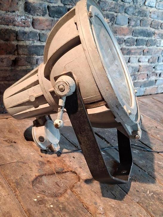 Industriële vintage fabriekslamp of schijnwerper, Antiek en Kunst, Curiosa en Brocante, Ophalen