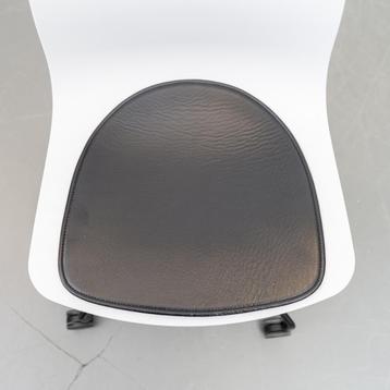 4 Hay Seatpad Zwart Leer about a Chair beschikbaar voor biedingen