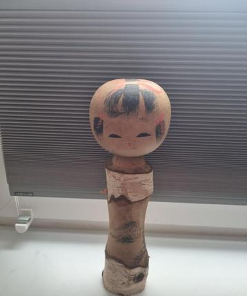 Mooie grote boomschors kokeshi beschikbaar voor biedingen