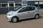 Toyota AYGO 1.0 VVT-i Now KM69572-2e EIGEN.-AIRCO-DEALER OND, Voorwielaandrijving, Euro 5, Gebruikt, 4 stoelen