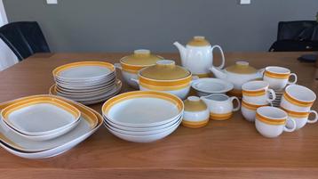 Vintage servies van Schonwald aangeboden.  beschikbaar voor biedingen