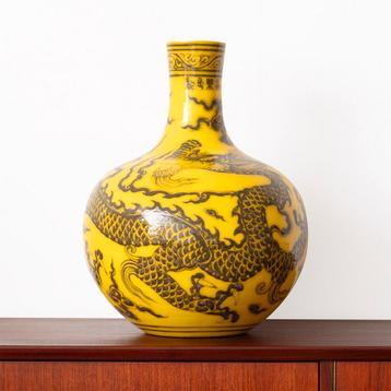 Prachtige grote handbesch. Chinese vaas met draak 33 x 44 cm