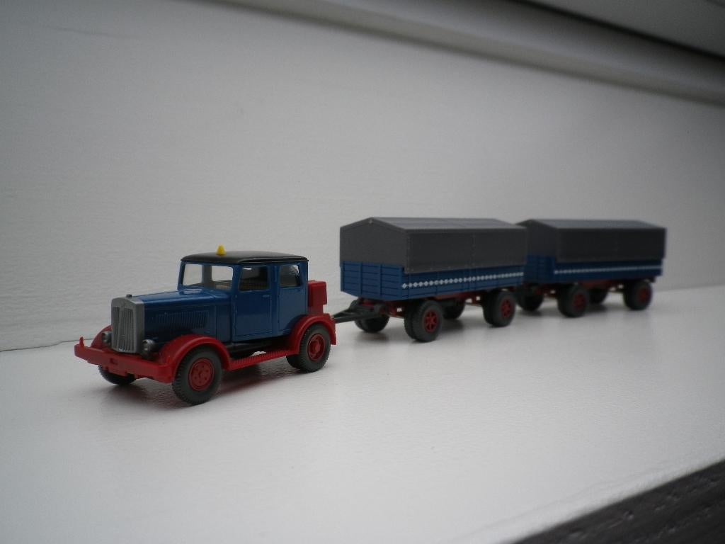 Wiking Hanomag st 100 trekker met 2 huifaanhangers, Ophalen of Verzenden, Zo goed als nieuw, Bus of Vrachtwagen, Wiking