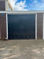 Garagebox te koop in Emmen met ruime parkeerplaats, Drenthe