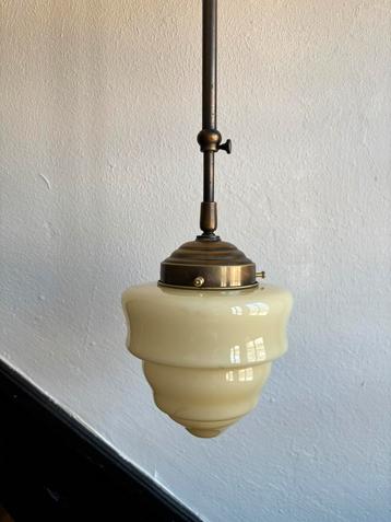 Vintage gele art deco glazen hanglamp messing pendel stang beschikbaar voor biedingen
